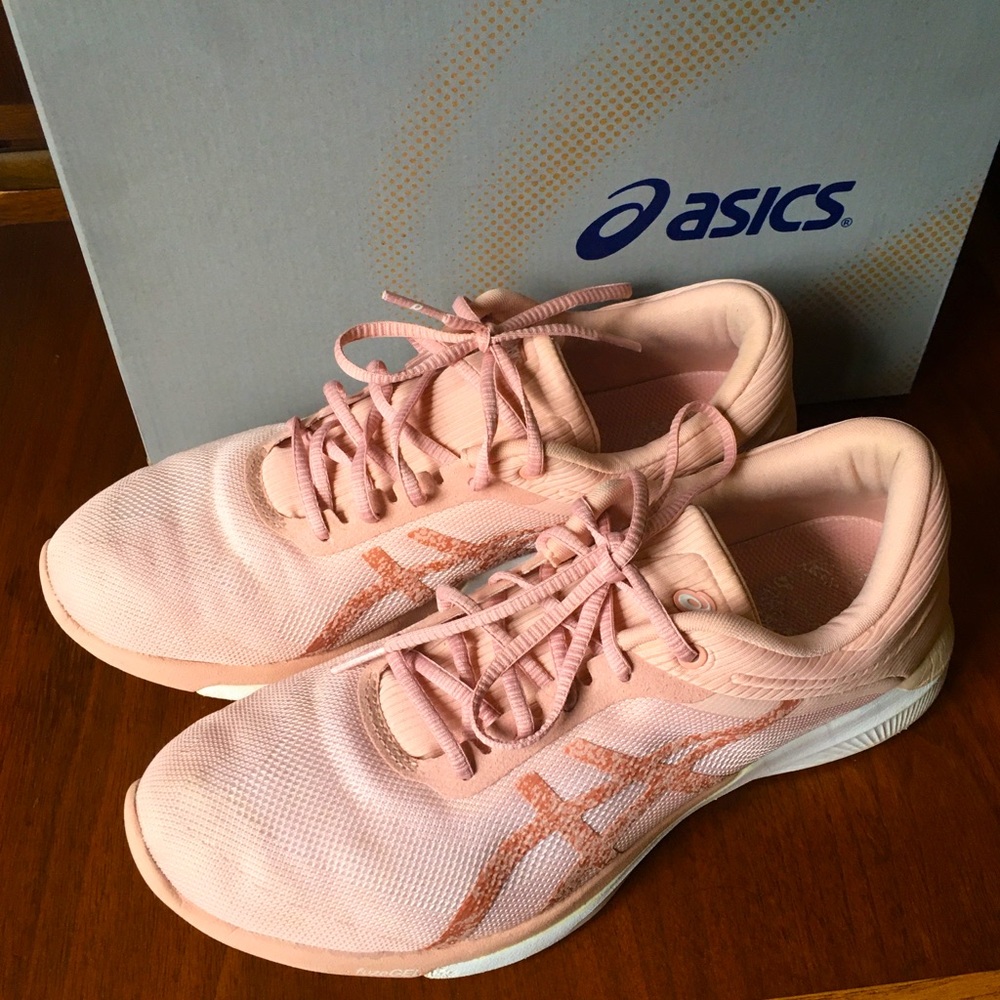 Womens ASICS Fuze-Gel Pink Coral Sand Running shoes size 8.5 Excellent in box